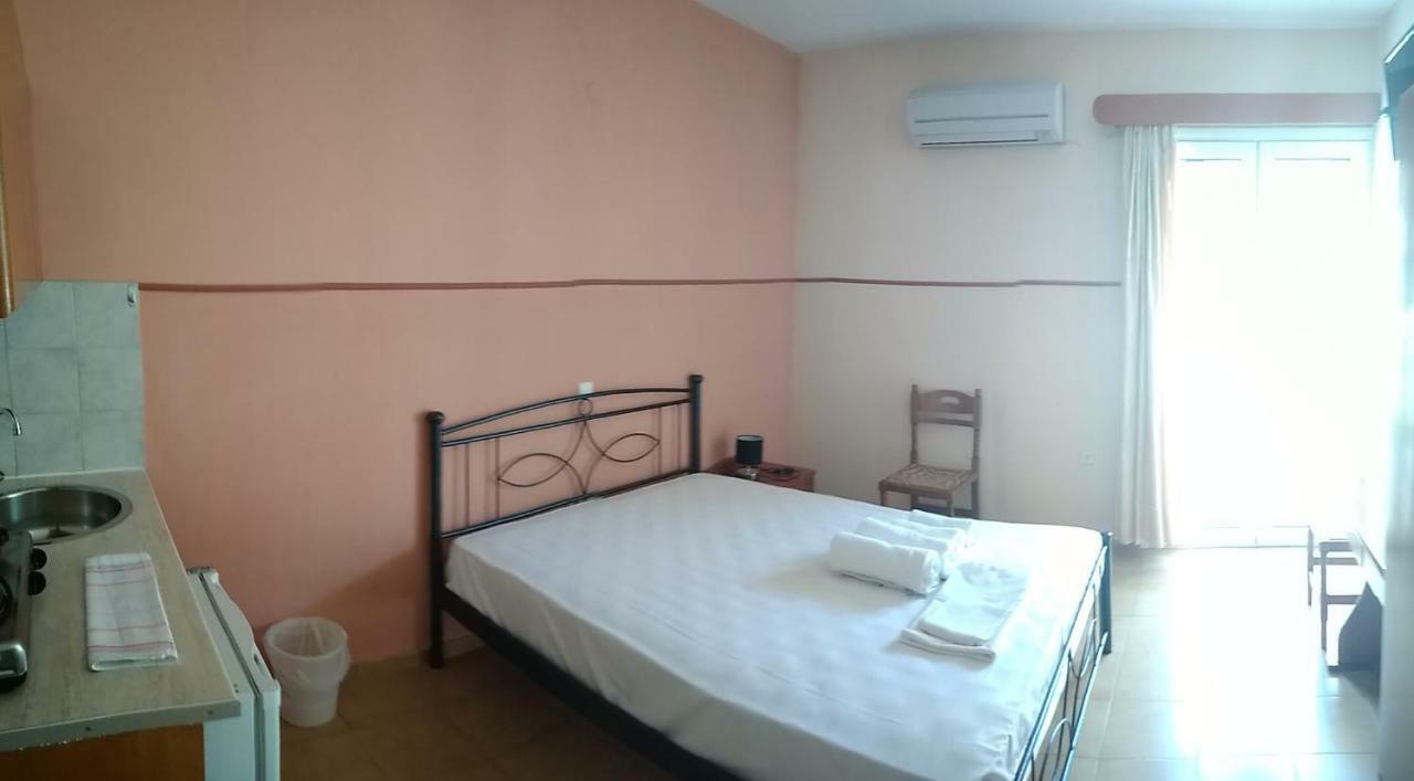 Manolia Studios Trapezaki  Luaran gambar